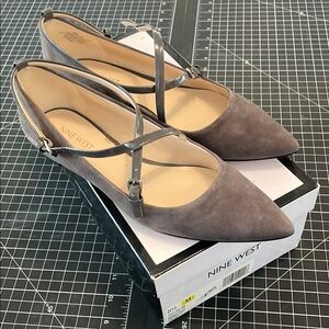 NIB Nine West “Nwanastagia” suede and patent pointed toe flats in gray